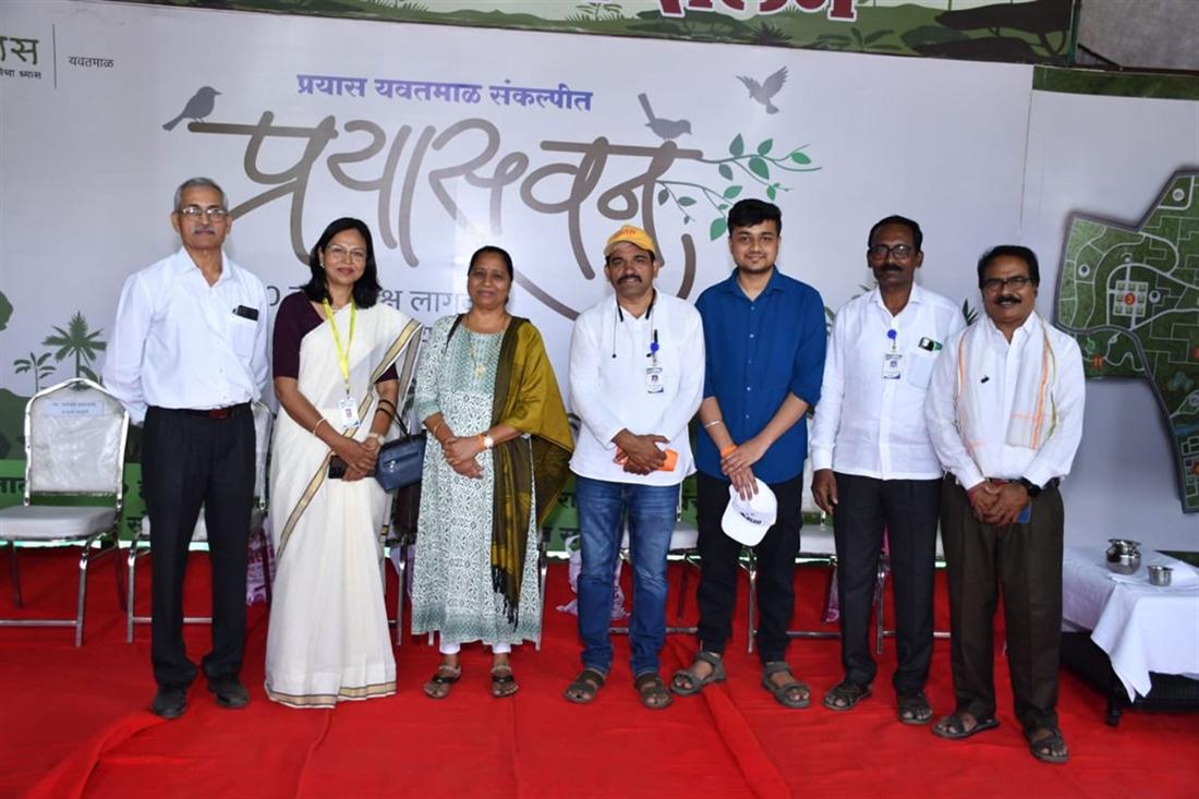 Dilasa Sanstha leadership receiving recognition at a public ceremony
